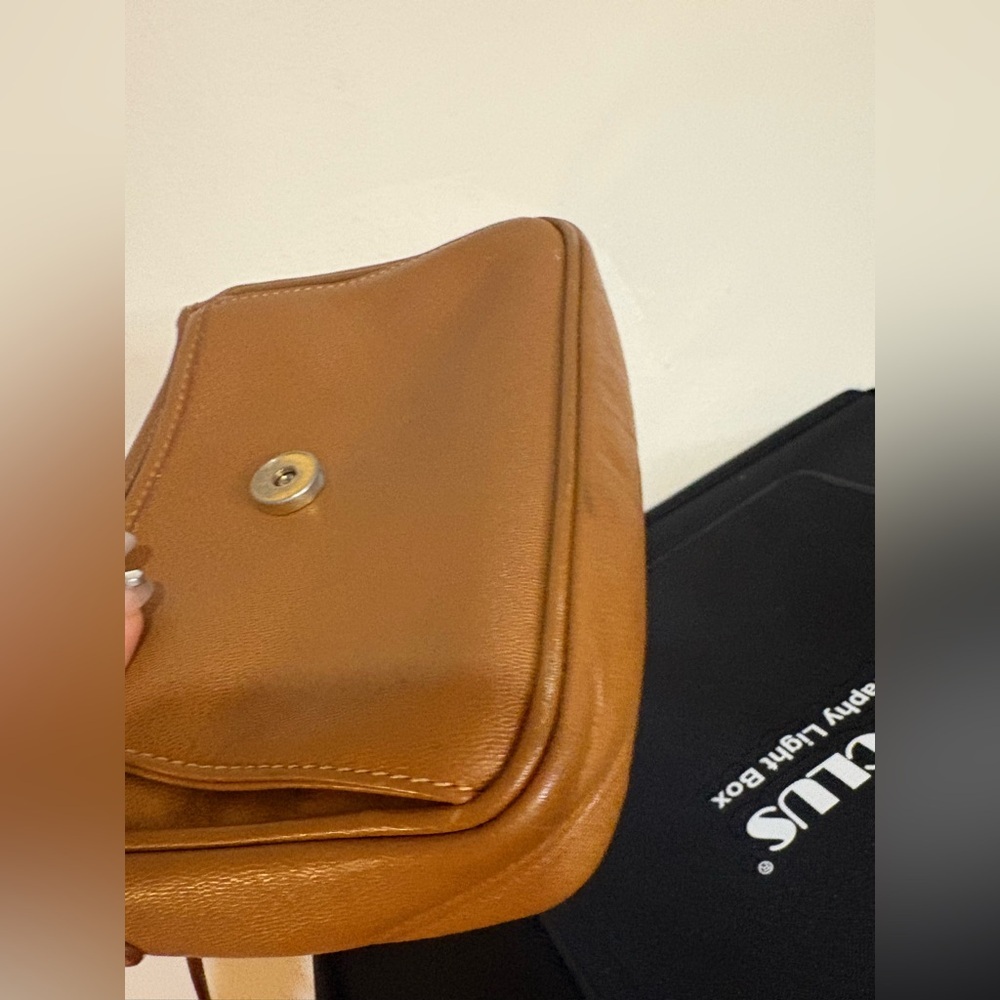 Burberrys Crossbody Bag‎ with Gold Details - Picture 9 of 14